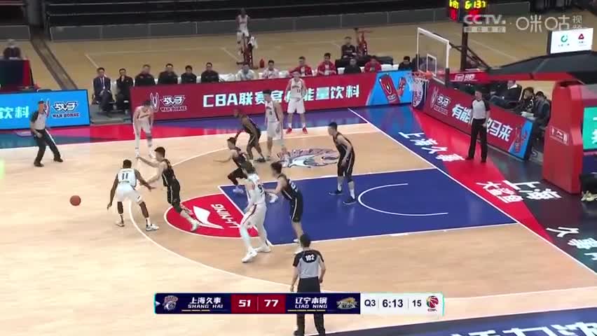 这么狠？郭昊文挥拳犯规被吹夺权